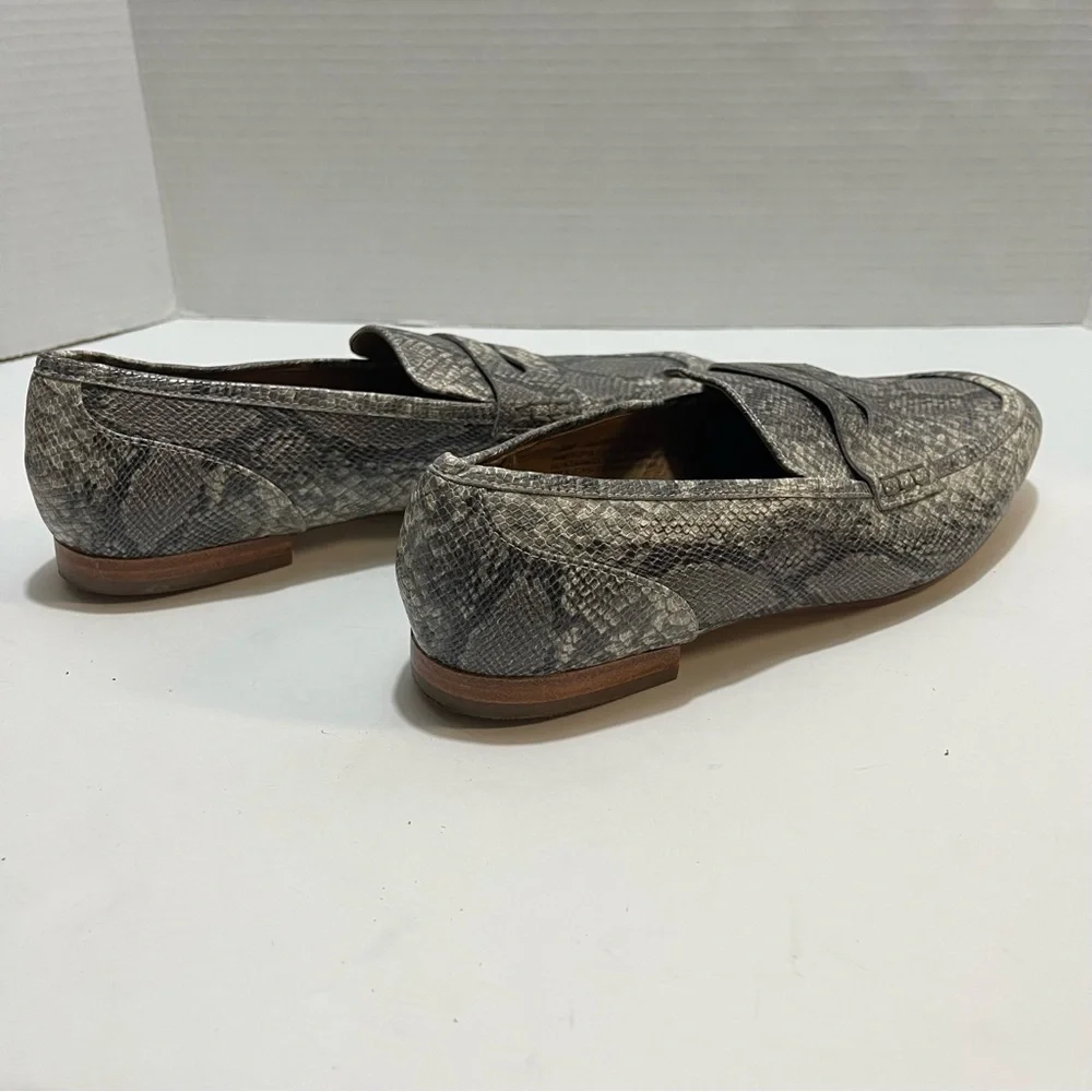 14th‎ & Union Gray Snakeskin Loafers